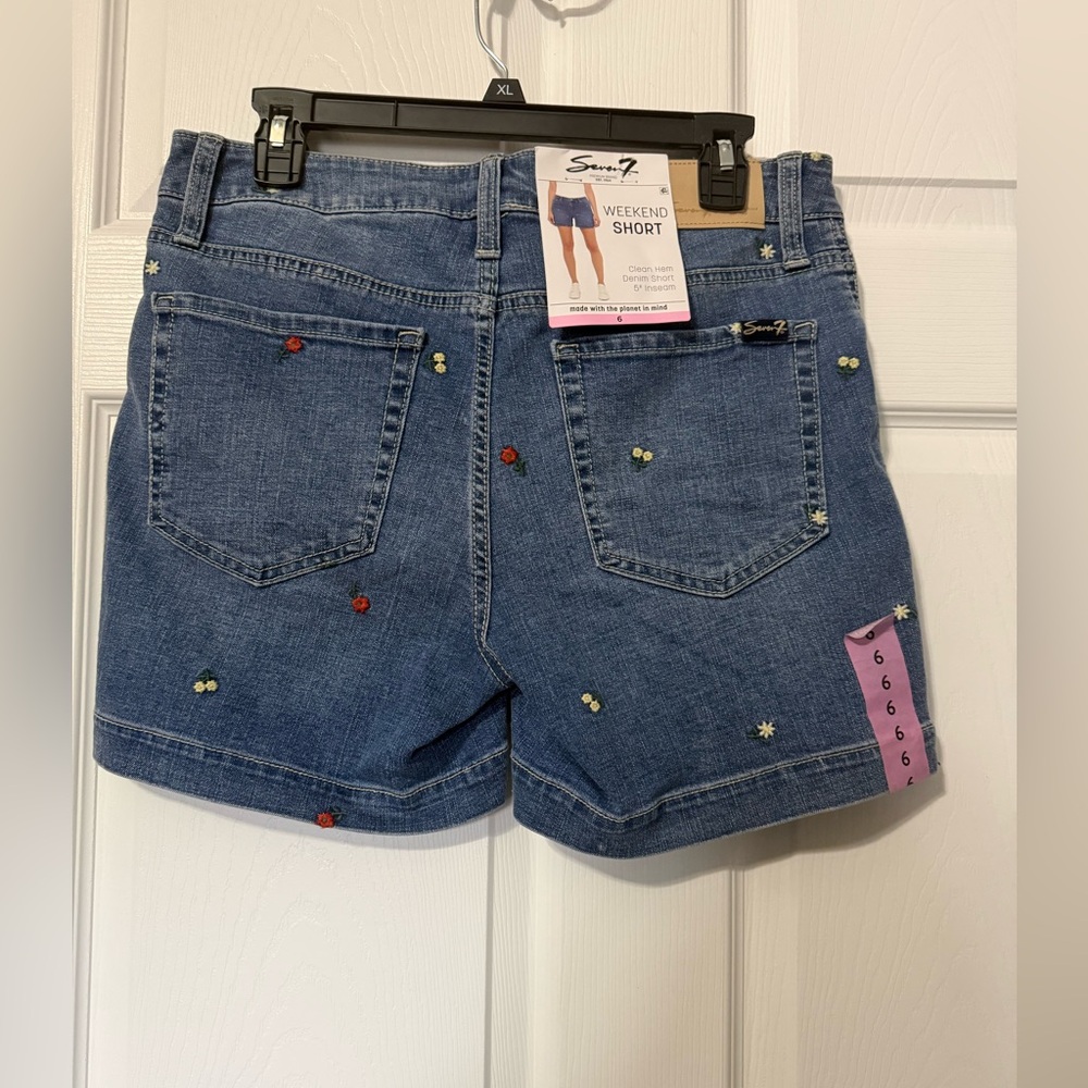Seven7 NWT Weekend Jean Shorts with Embroidered Floral Design- 6- Retail:$59 - Picture 5 of 6
